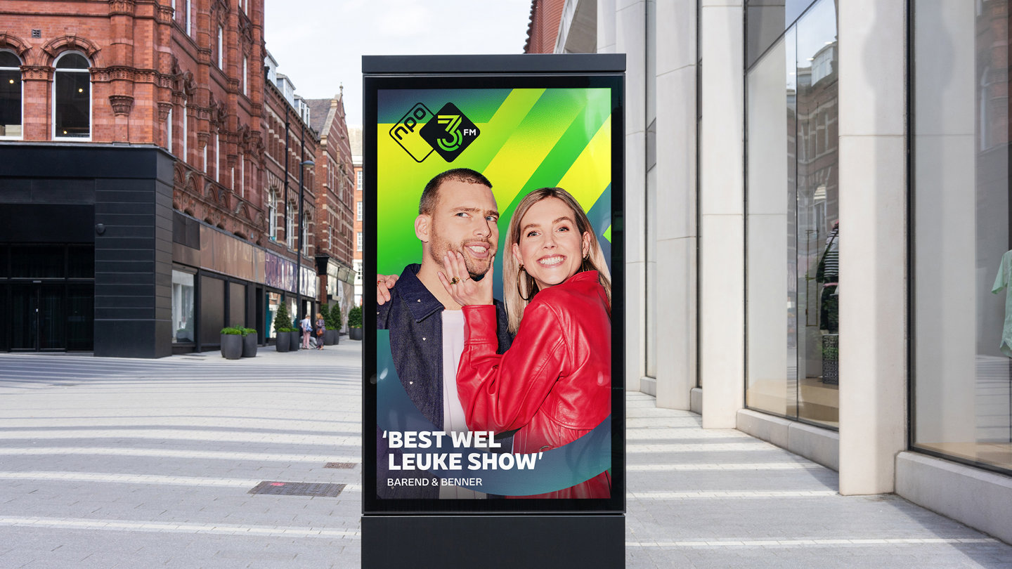 An out of home digital screen showcasing an NPO ad for 3FM